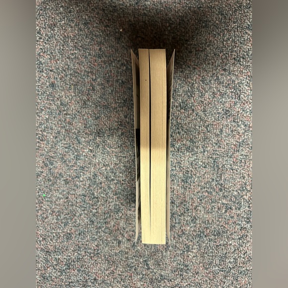 Carrie in Paperback - Picture 4 of 4